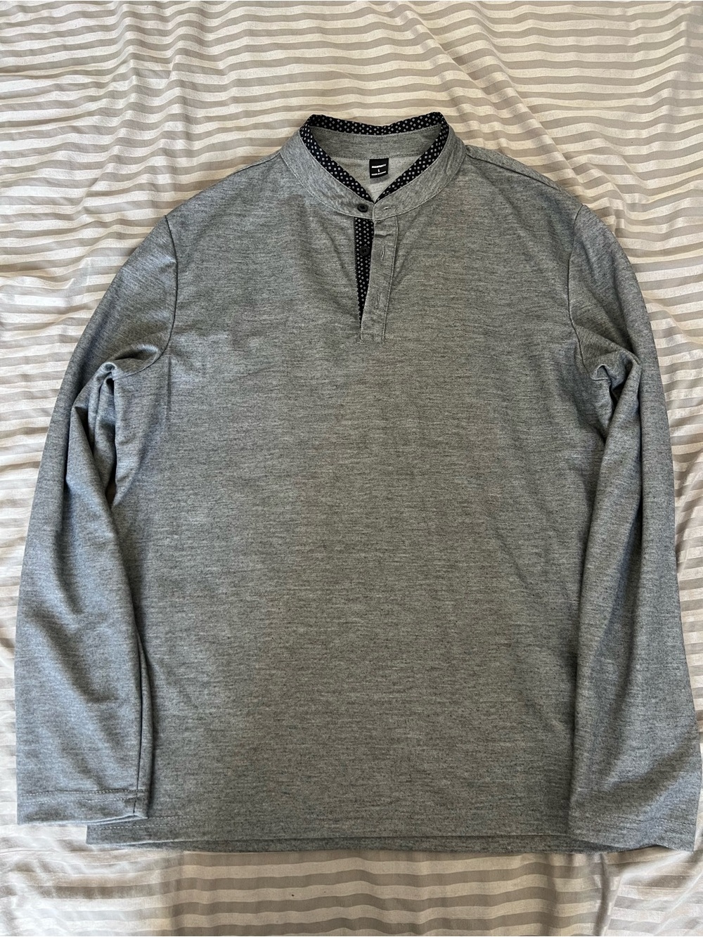 Men's Grey Long-Sleeve Henley with Contrast Trim - Classic Casual
